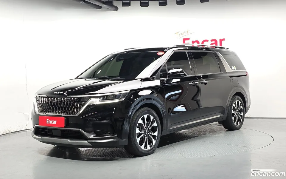 Kia Carnival 7 2023 — фото 1, купить с доставкой в Москву