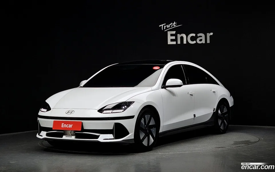 Hyundai Ioniq 6 2023 — фото 1, купить с доставкой в Москву