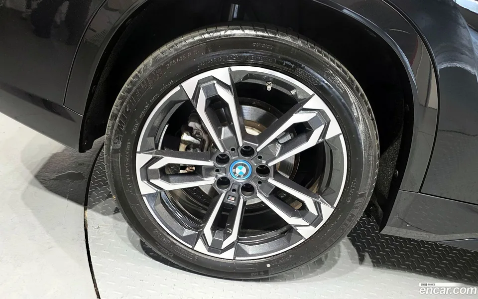 BMW iX1 xDrive 30 M 2024 — миниатюра 5