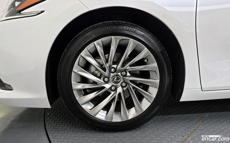 Lexus ES 300h 2024 — миниатюра 2