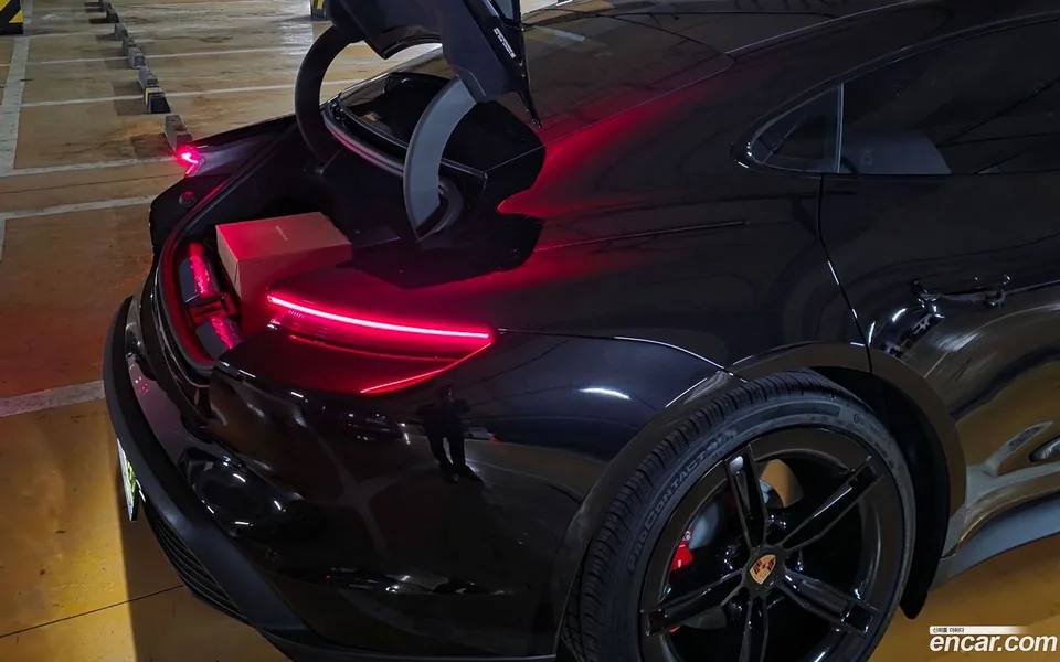 Porsche Taycan 4S 2025 — миниатюра 3