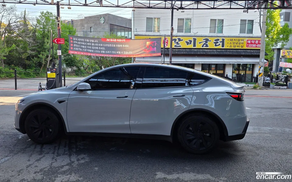 Tesla Model Y AWD 2025 — миниатюра 2