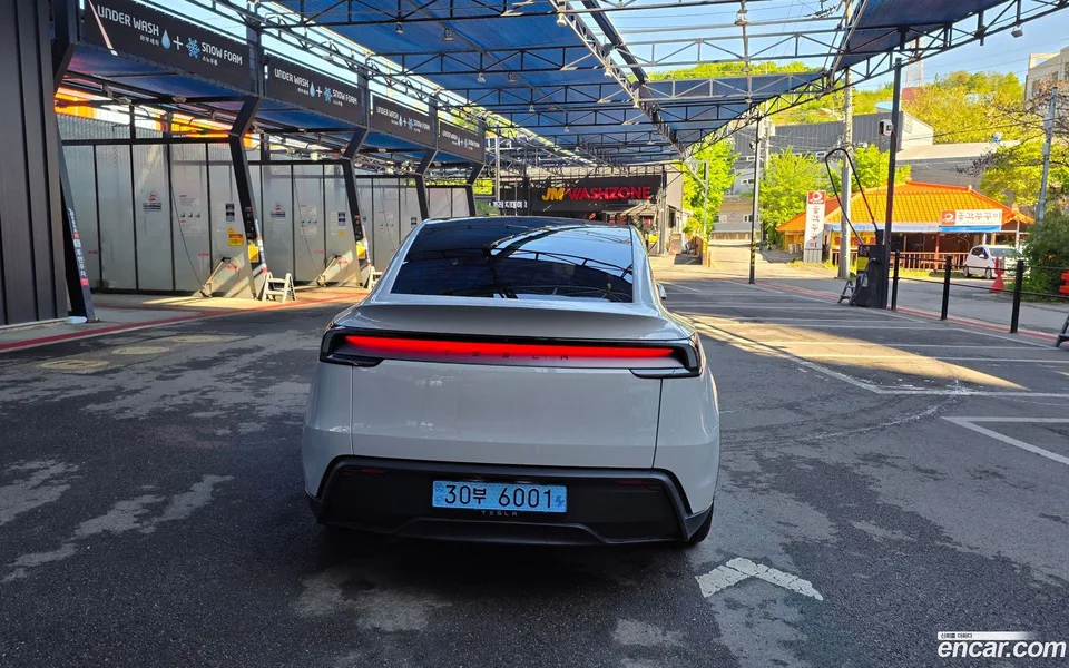 Tesla Model Y AWD 2025 — миниатюра 4