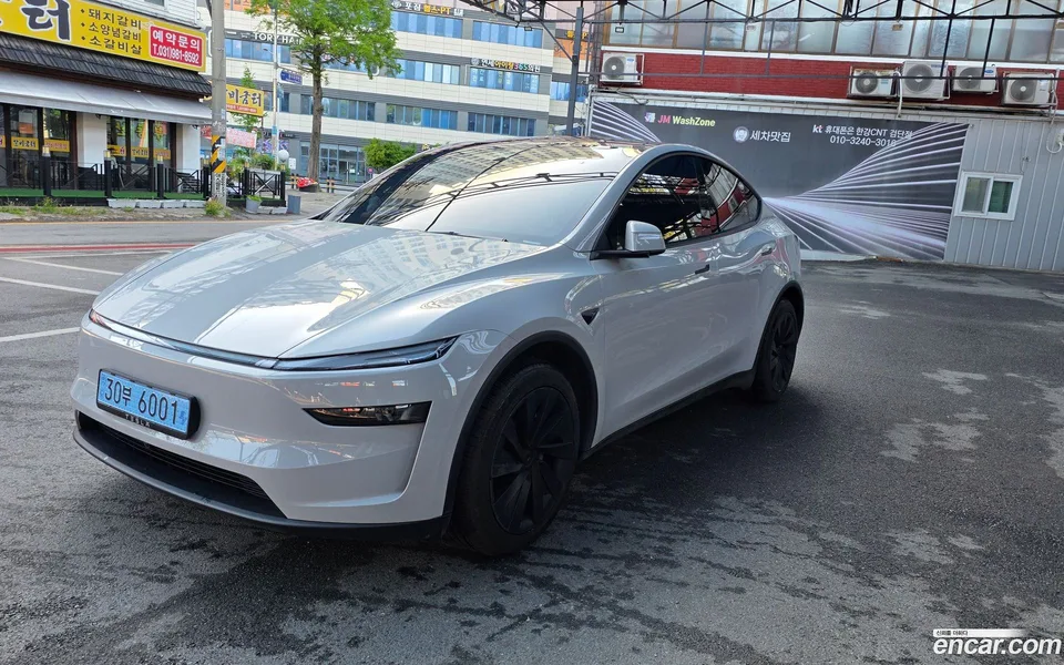 Tesla Model Y AWD 2025 — фото 1, купить с доставкой в Москву
