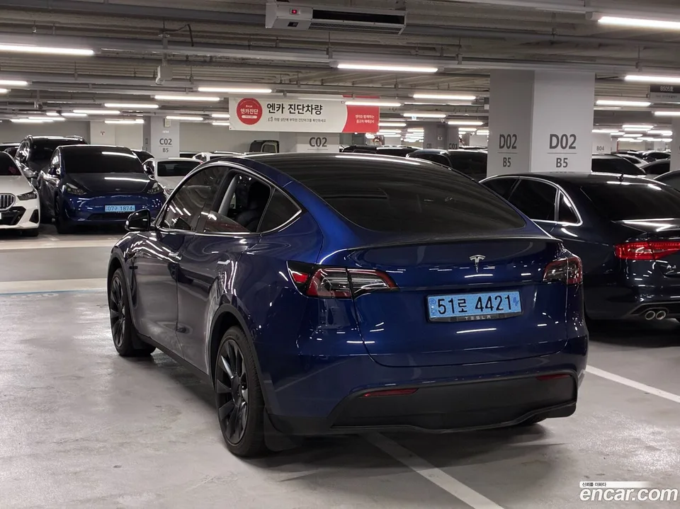 Tesla Model Y RWD 2023 — миниатюра 2