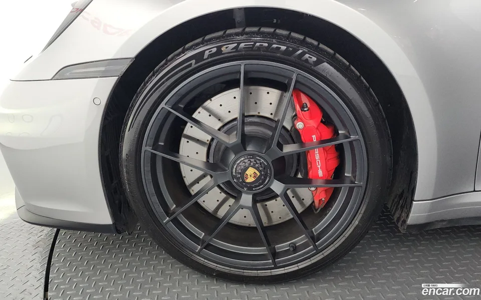 Porsche 911 (992) GTS 2025 — миниатюра 5