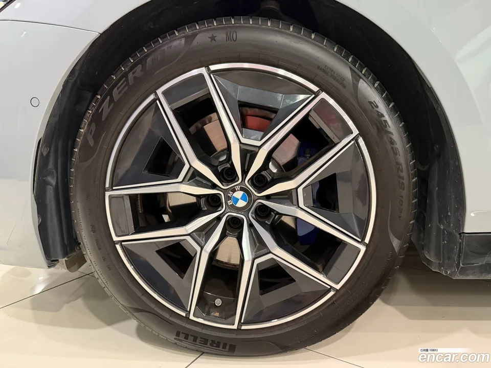 BMW 5 Series 520i M 2024 — миниатюра 2