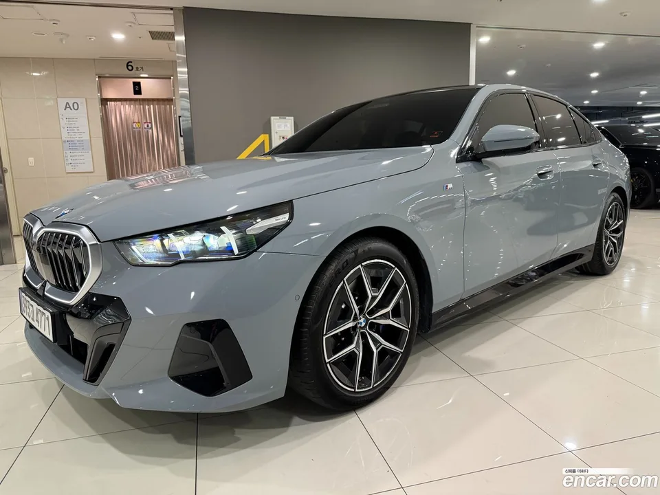 BMW 5 Series 520i M 2024 — фото 1, купить с доставкой в Москву