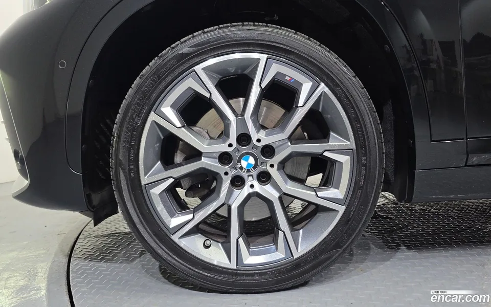 BMW X1 xDrive 20i M 2022 — миниатюра 2