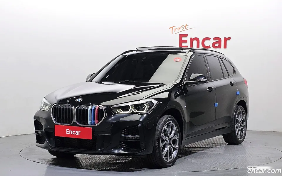 BMW X1 xDrive 20i M 2022 — фото 1, купить с доставкой в Москву