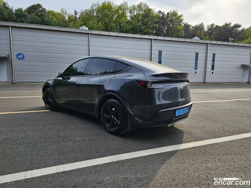 Tesla Model Y RWD 2025 — миниатюра 5