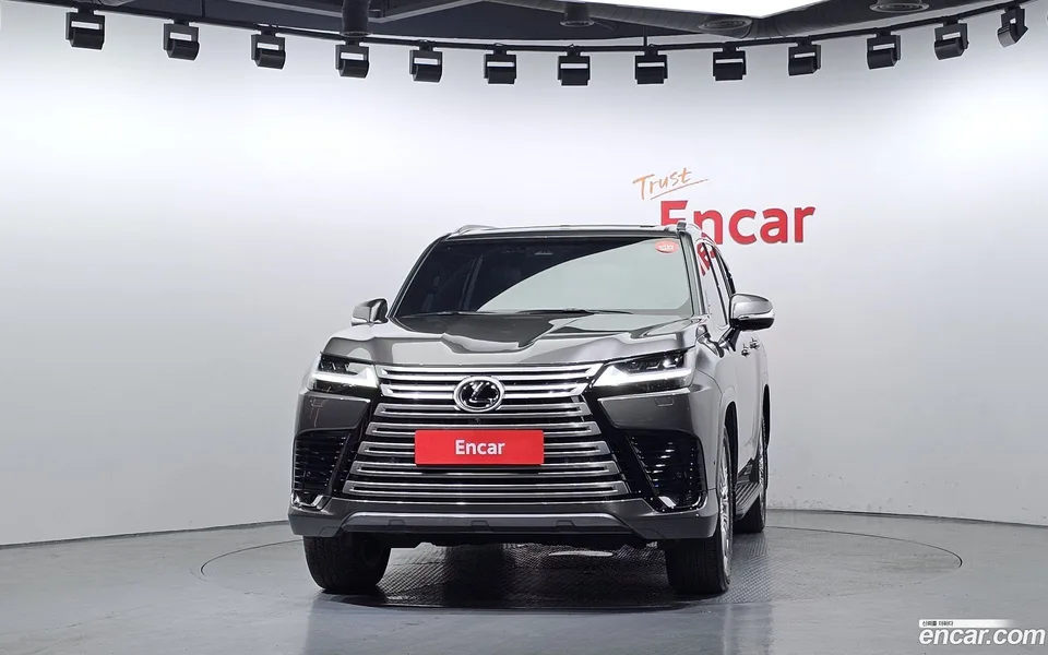 Lexus LX 700h VIP 2025 — миниатюра 3