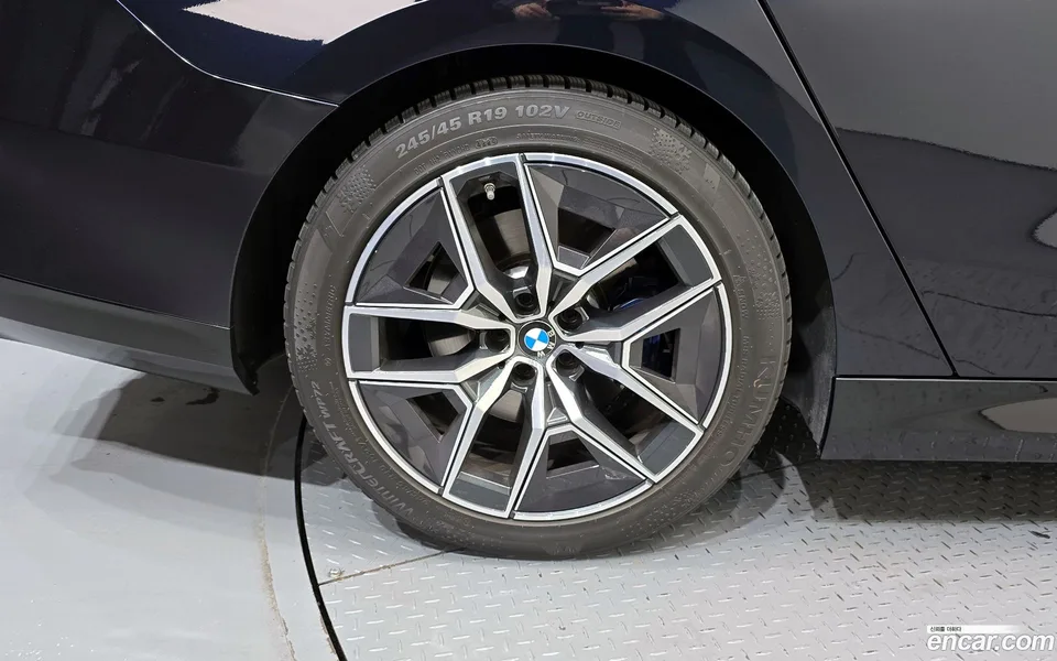 BMW 5 Series 523d M 2025 — миниатюра 2