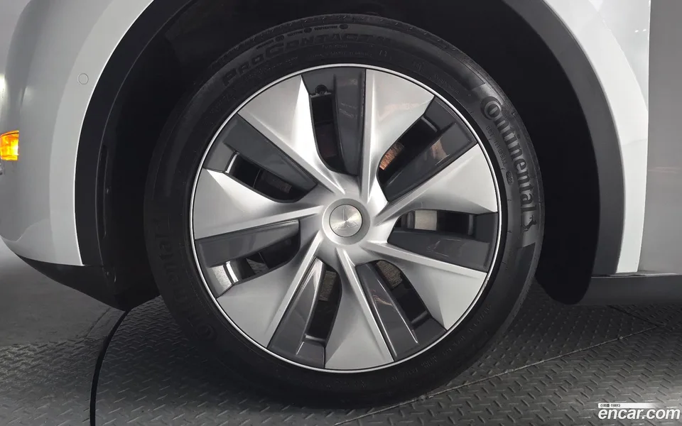 Tesla Model Y AWD 2022 — миниатюра 2