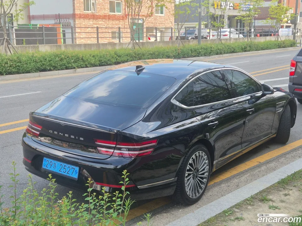 Genesis Electrified G80 e-AWD 2022 — миниатюра 2