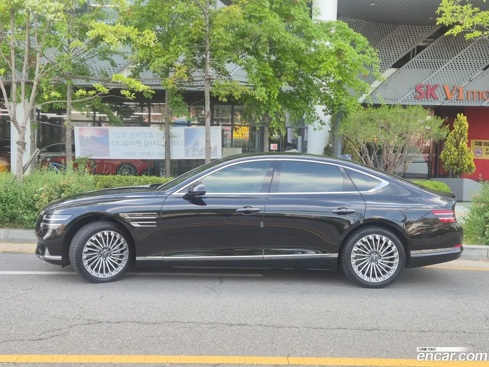 Genesis Electrified G80 e-AWD 2022 — фото 1, купить с доставкой в Москву