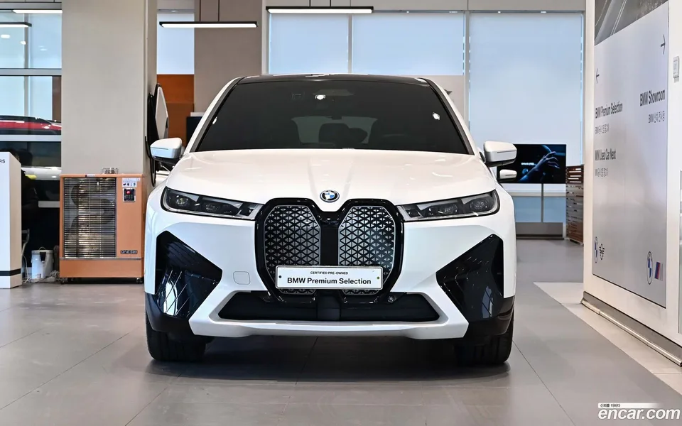 BMW iX xDrive50 2025 — миниатюра 3