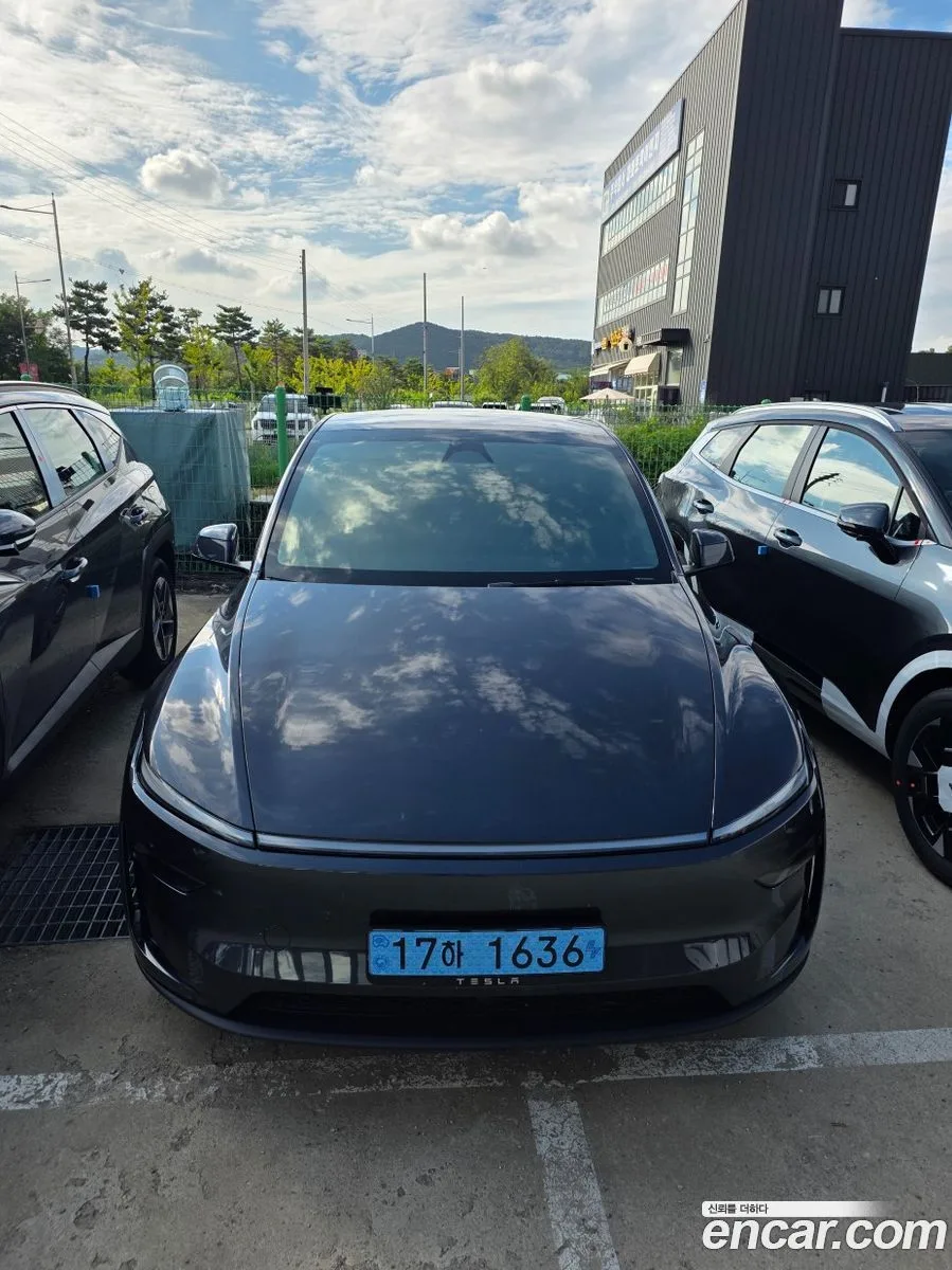 Tesla Model Y RWD 2025 — миниатюра 3