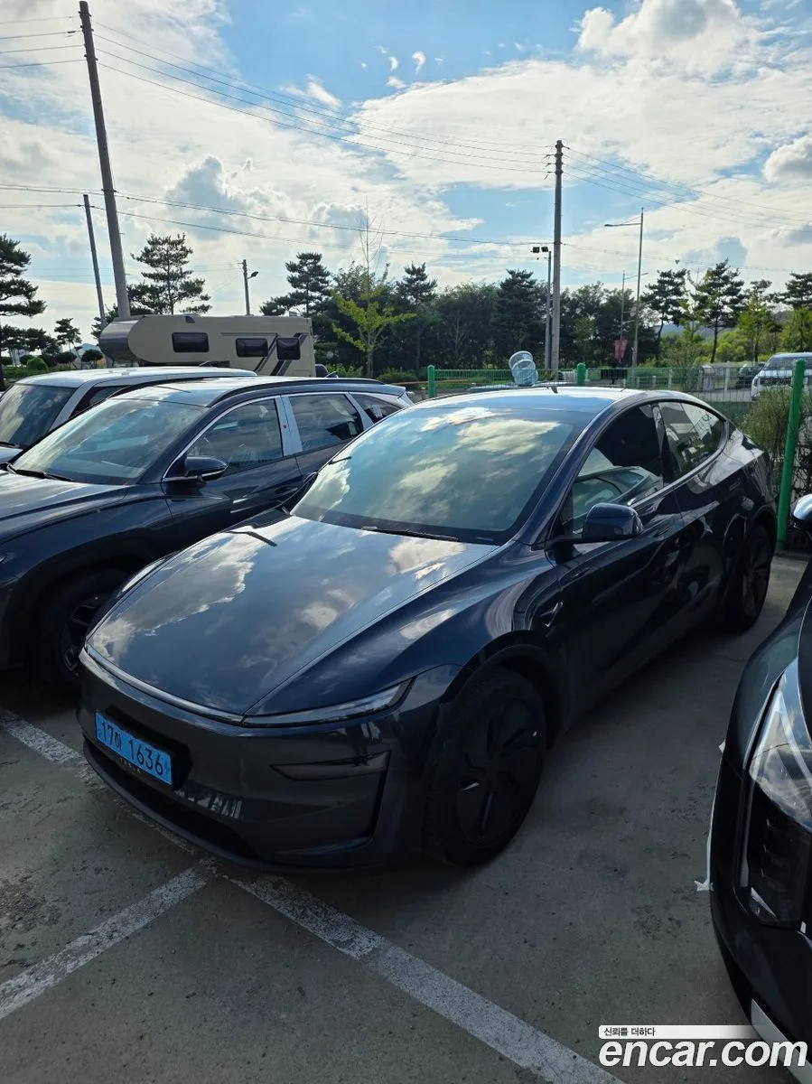 Tesla Model Y RWD 2025 — фото 1, купить с доставкой в Москву