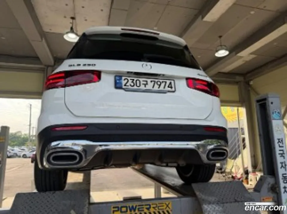 Mercedes-Benz GLB-Class GLB250 4MATIC 2024 — миниатюра 2