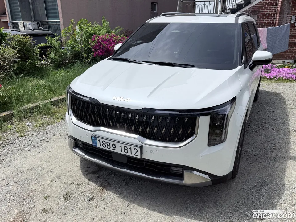 Kia Carnival HEV 9 2025 — фото 1, купить с доставкой в Москву
