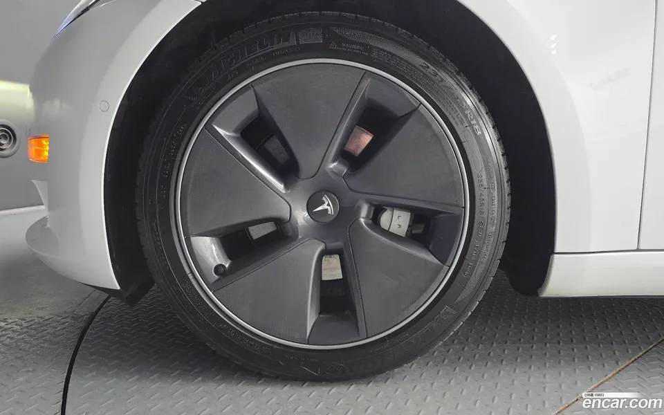Tesla Model 3 AWD 2022 — миниатюра 2