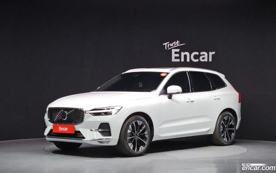 Volvo XC60 B5 2026 — фото 1, купить с доставкой в Москву
