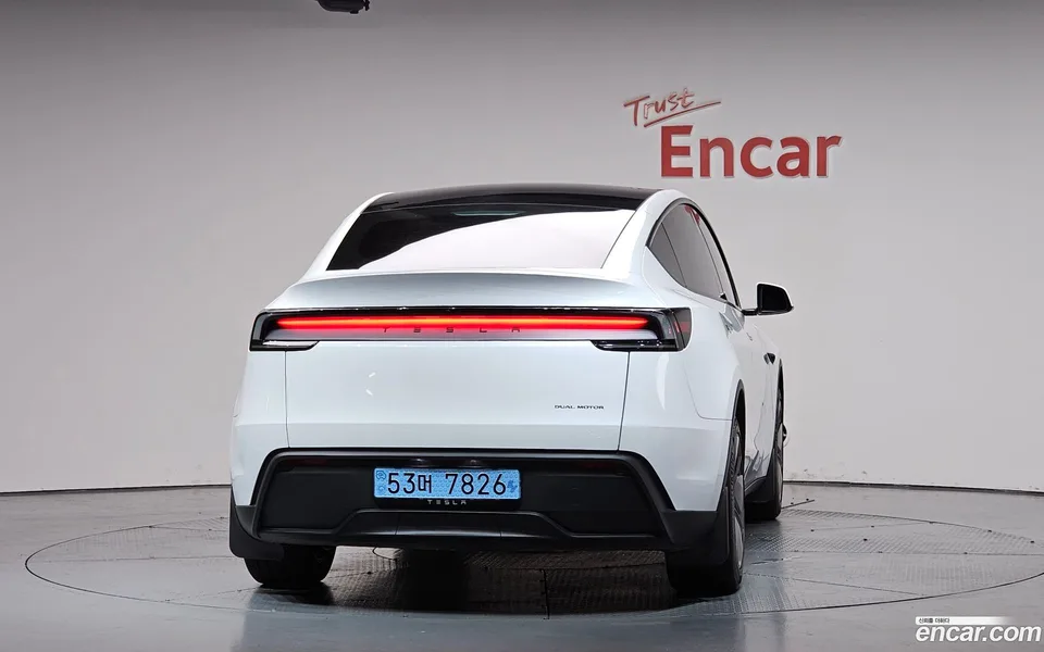 Tesla Model Y AWD 2025 — миниатюра 4