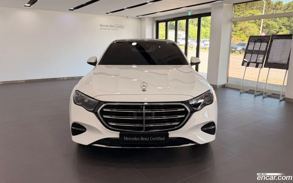 Mercedes-Benz E-Class E300 4MATIC 2024 — миниатюра 3