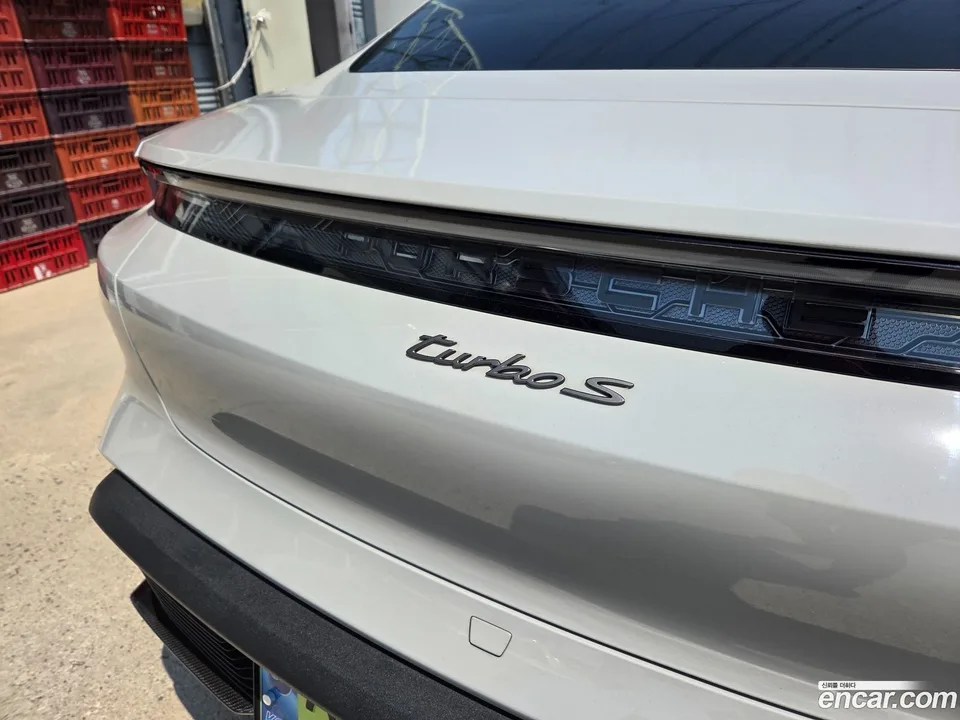 Porsche Taycan S 2024 — миниатюра 2