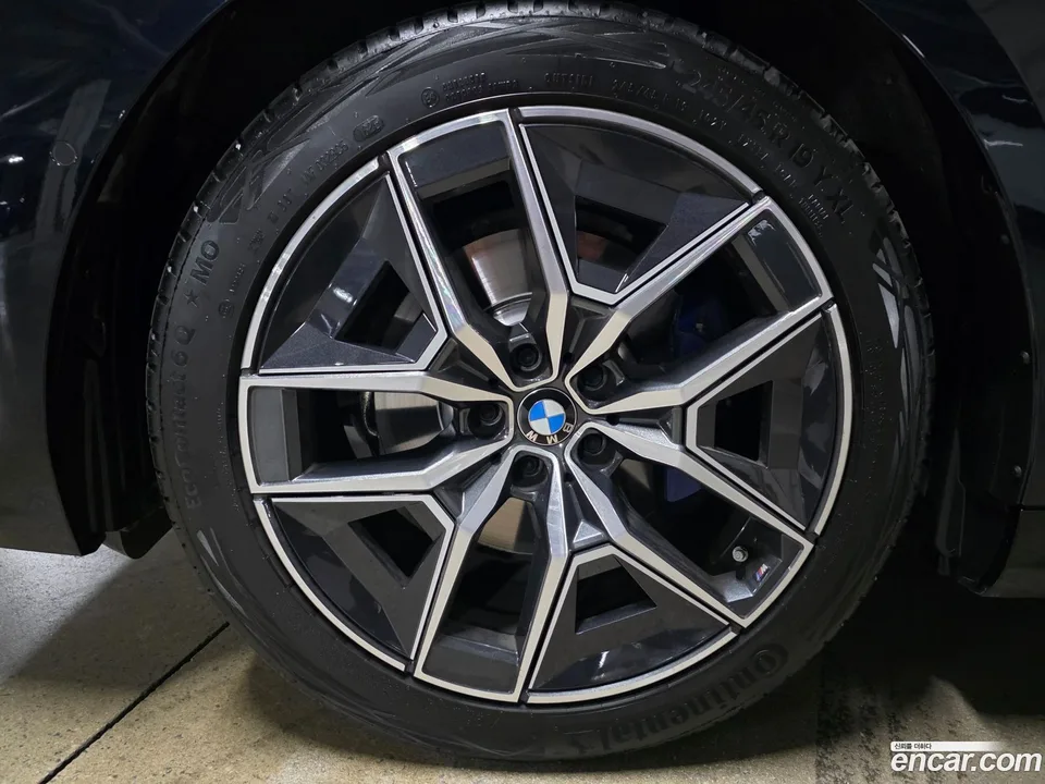 BMW 5 Series 523d M 2025 — миниатюра 2