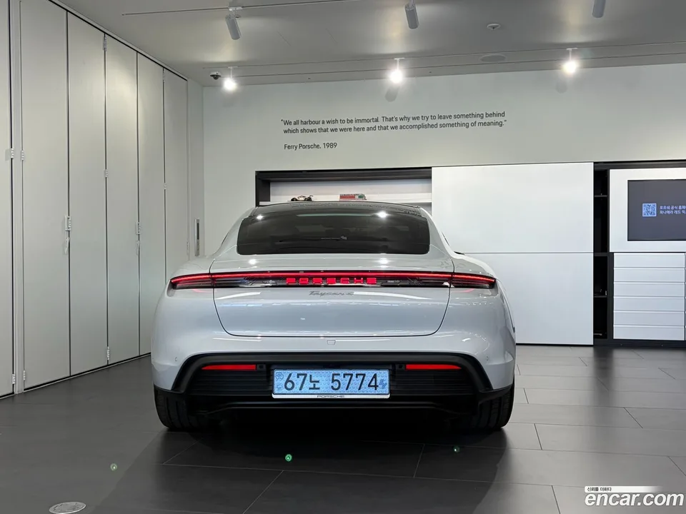 Porsche Taycan 4 2025 — миниатюра 4