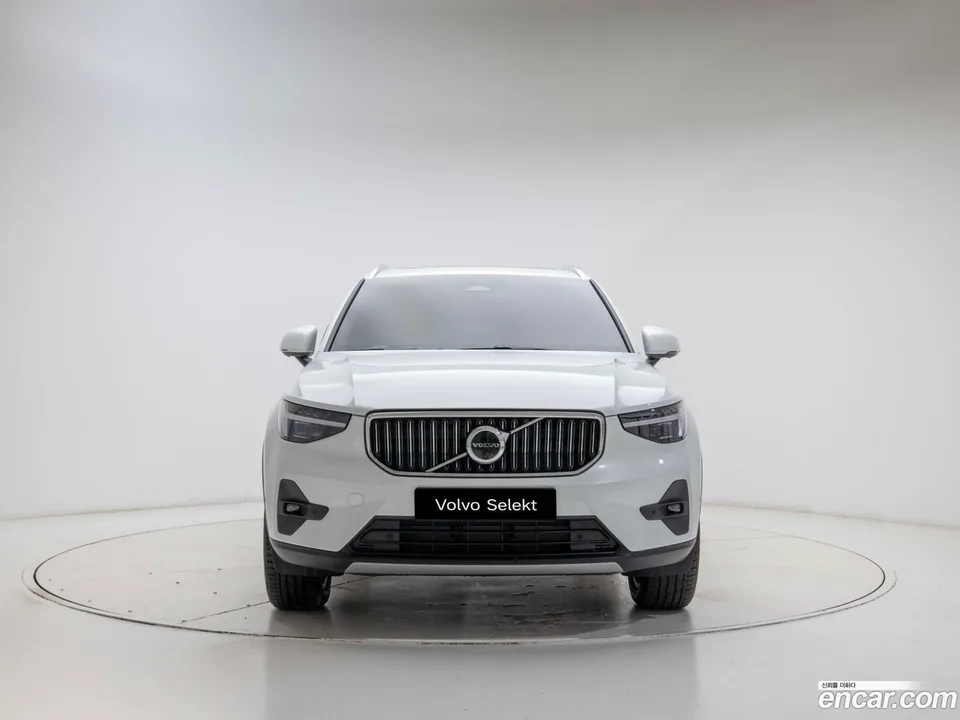 Volvo XC40 B4 2025 — миниатюра 3
