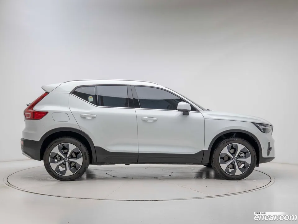 Volvo XC40 B4 2025 — миниатюра 4