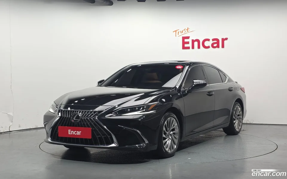 Lexus ES 300h 2023 — фото 1, купить с доставкой в Москву