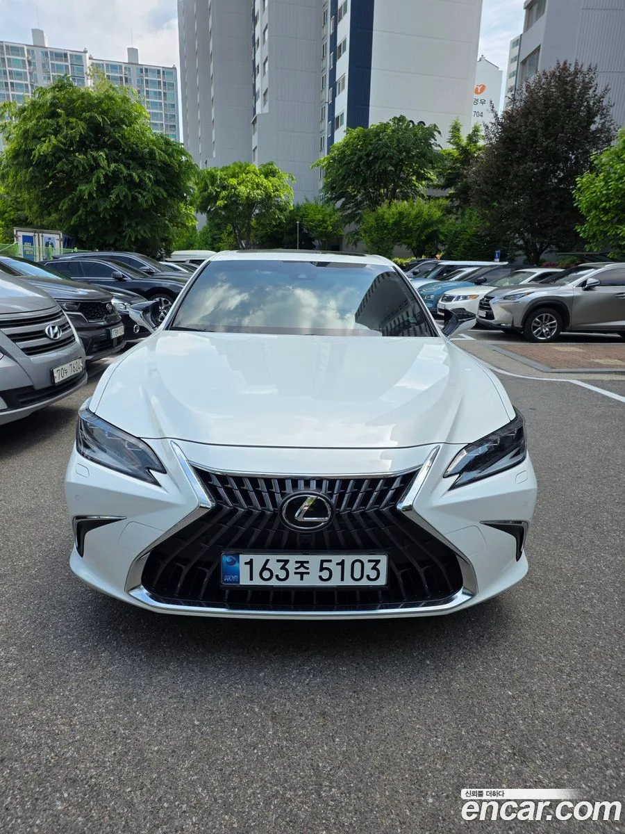 Lexus ES 300h 2024 — фото 1, купить с доставкой в Москву