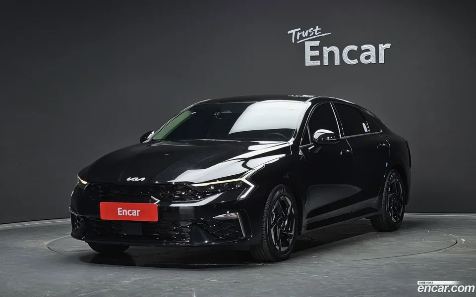 Kia K5 2.0 2023 — фото 1, купить с доставкой в Москву