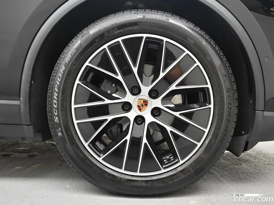 Porsche Macan Electric 4 2025 — миниатюра 2