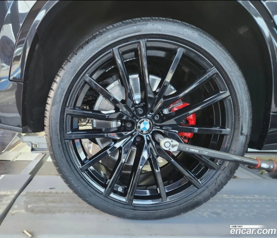BMW X5 M60i 2024 — миниатюра 2