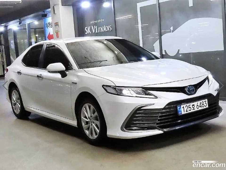 Toyota Camry 2.5 LE 2023 — фото 1, купить с доставкой в Москву