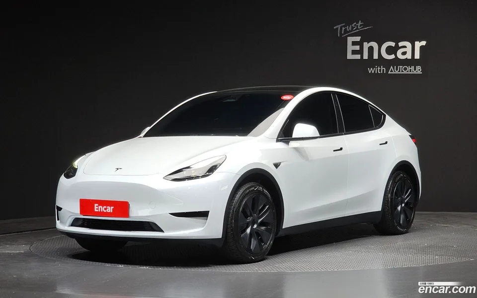 Tesla Model Y RWD 2024 — фото 1, купить с доставкой в Москву