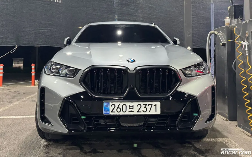 BMW X6 xDrive40i M 2025 — фото 1, купить с доставкой в Москву