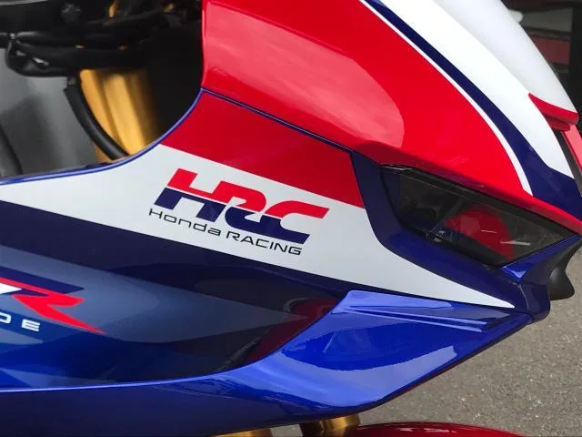 Honda CBR1000RR-R FIREBLADE SP 24 2024 — миниатюра 3