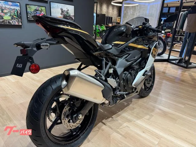 Kawasaki Ninja ZX-4R SE 3 ABS 2026 — миниатюра 3
