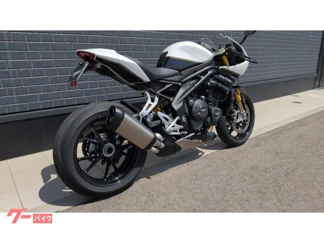 TRIUMPH 1200RR 2023 — миниатюра 4