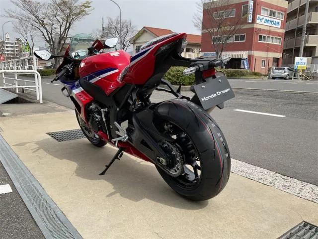Honda CBR1000RR-R SP 2024 — миниатюра 3