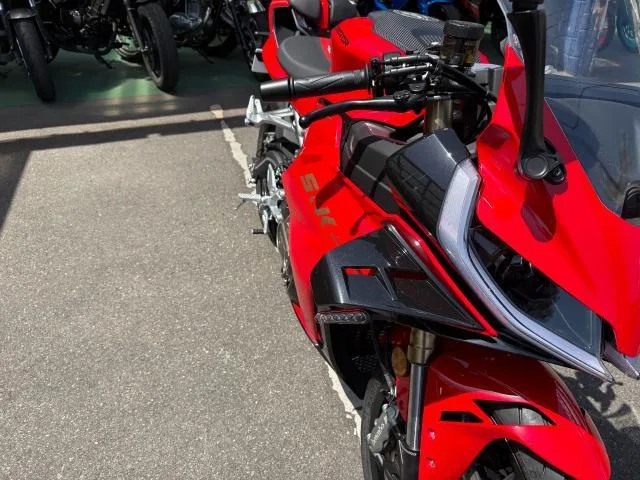 QJMOTOR SRK 400RS 4 2026 — миниатюра 3