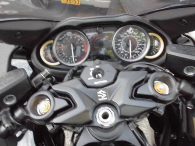 Suzuki (GSX1300R Hayabusa) 2022 — миниатюра 2