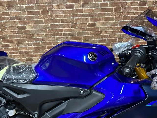 Yamaha YZF-R15 ABS LED 2024 — миниатюра 3