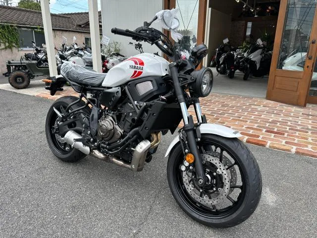 Yamaha XSR700 2025 — миниатюра 2